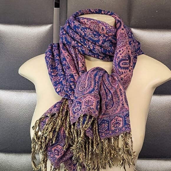 Scarf    - Picture 5 of 5